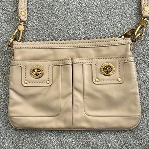 Marc Jacobs totally turn lock, cross body bag,